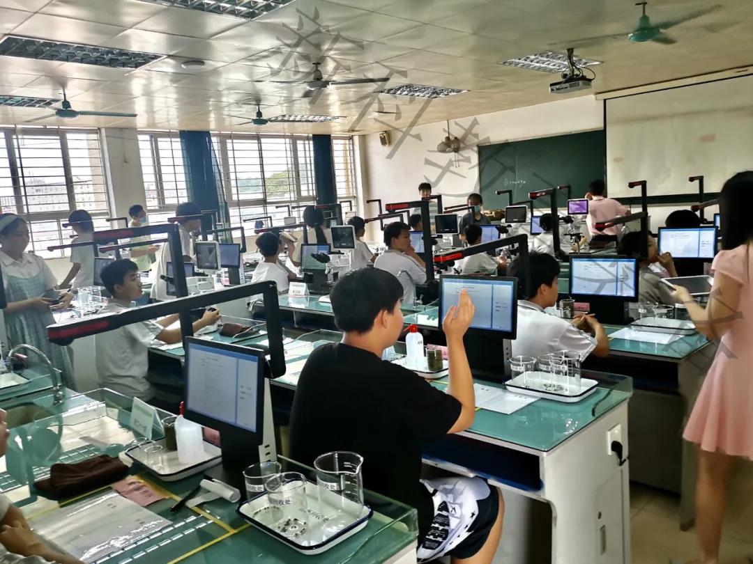 <a href='http://www.szmljz.com/' target='1' style='font-size:14px; font-weight:bold; color:#0080ff;'>物理實驗室</a>考試系統