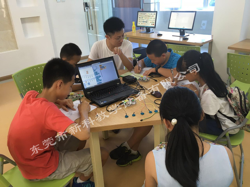 <a href='http://www.szmljz.com' target='1' style='font-size:14px; font-weight:bold; color:#0080ff;'>創(chuàng)客實驗室</a>