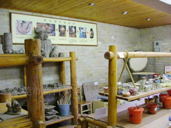 <a href='http://www.szmljz.com/chanpin/55-1.html' target='1' style='font-size:18px; font-weight:bold; color:#000000;'>陶藝功能室</a>