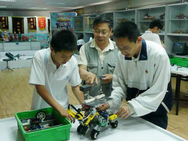 <a href='http://www.szmljz.com/chanpin/60-1.html' target='1' style='font-size:18px; font-weight:bold; color:#000000;'>機器人功能室</a>