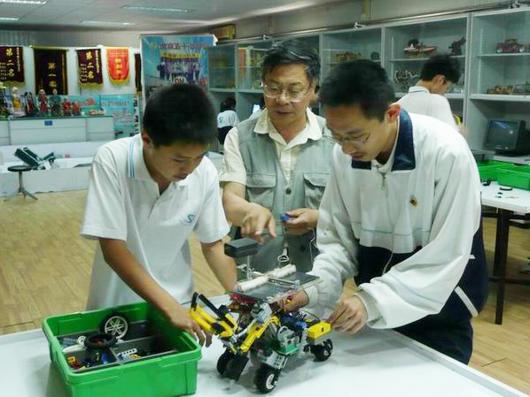 <a href='http://www.szmljz.com/chanpin/60-1.html' target='1' style='font-size:18px; font-weight:bold; color:#000000;'>機(jī)器人功能室</a>5