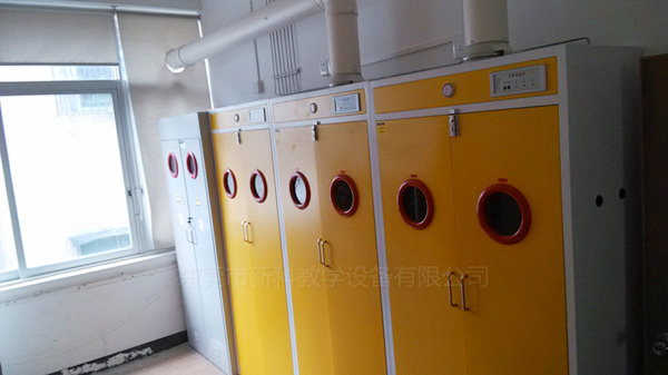 <a href='http://www.szmljz.com/products/67-1.html' target='1' style='font-size:18px; font-weight:bold; color:#000000;'>氣瓶柜</a>案例